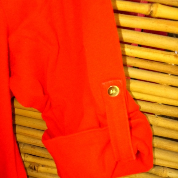 AK Sport L Perfect Red T-shirt Top - Picture 2 of 3